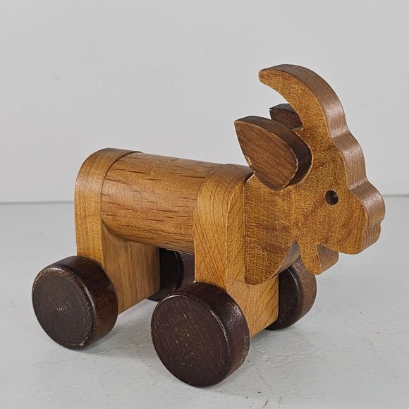 Classic Wooden Goat Pull Toy W/ Wheels Kids Play Collection Selandia Kinderland - Picture 7 of 8
